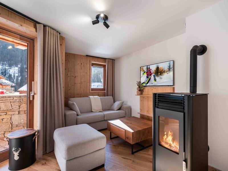 1-Bedroom Apartment + Mountain Corner