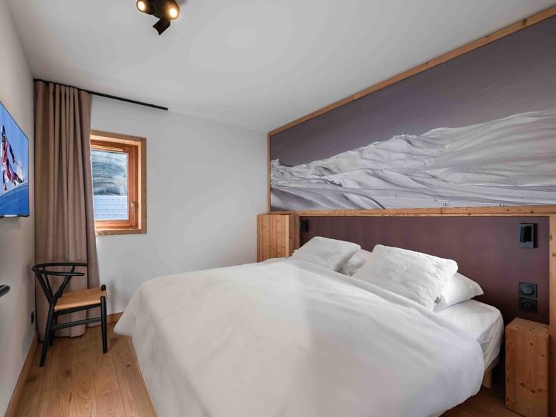 1-Bedroom Apartment + Mountain Corner