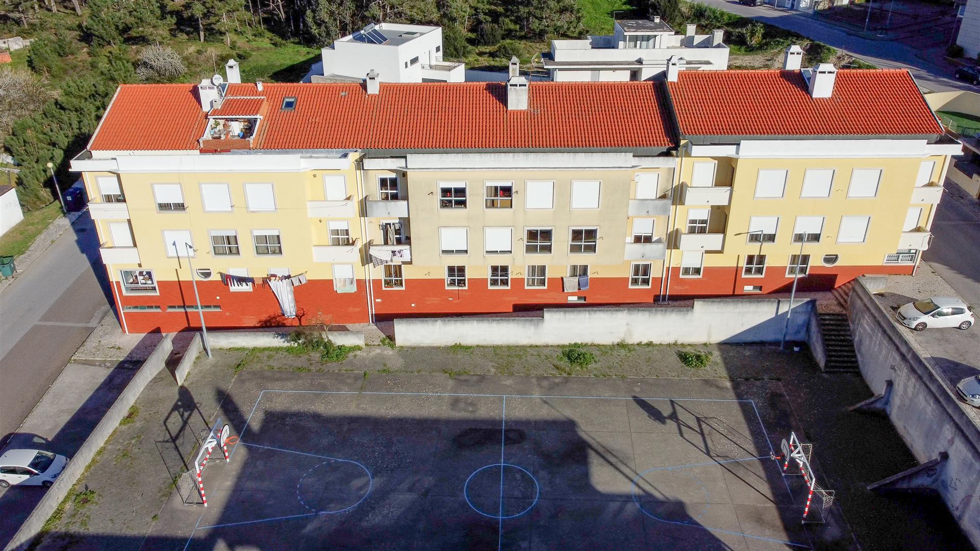 3 bedroom apartment located in Nazaré, 500m from Praia do Norte
