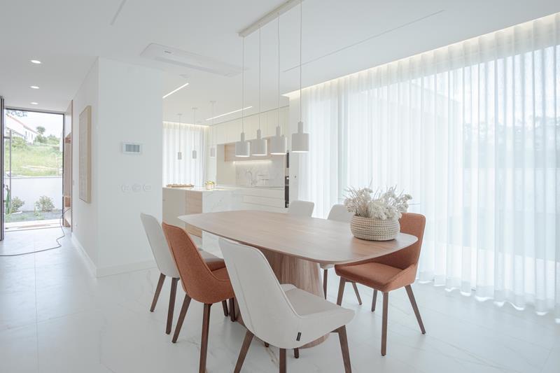 Villa with modern architecture under construction located in Rio Maior