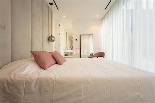 Modern 5 Bedroom Villa with Private Pool in Exclusive Condominium of Vilamoura