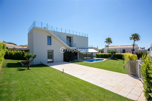 Villa moderne de 4 chambres avec piscine et beaux jardins à Quinta do Lago