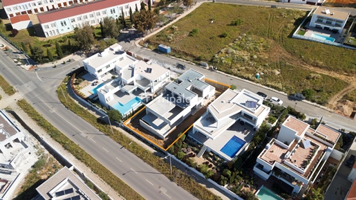 Luxurious Modern Villa with Panoramic Sea Views, 4 Suites, Near Porto de Mós Beach, Lagos
