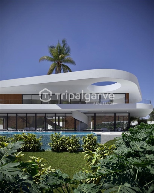 Villa moderne avec piscine chauffée avec vue fantastique sur la mer et le port de la Marina
