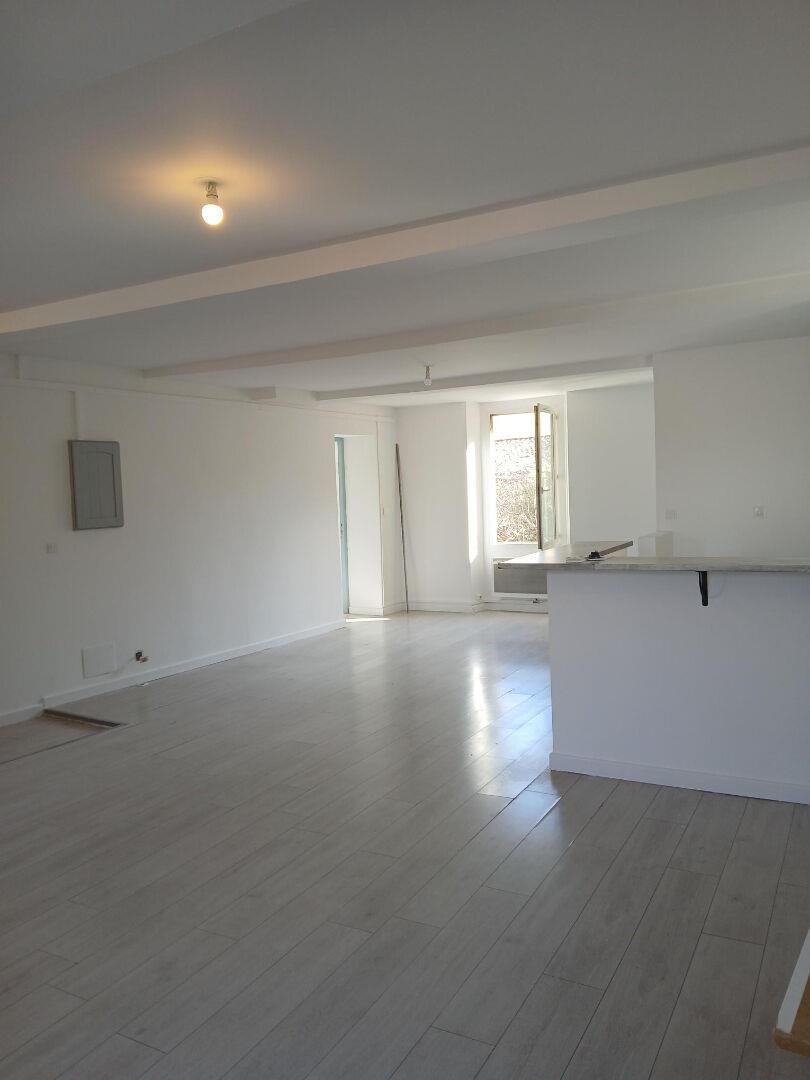 Appartement à louer, 88m², Néoules