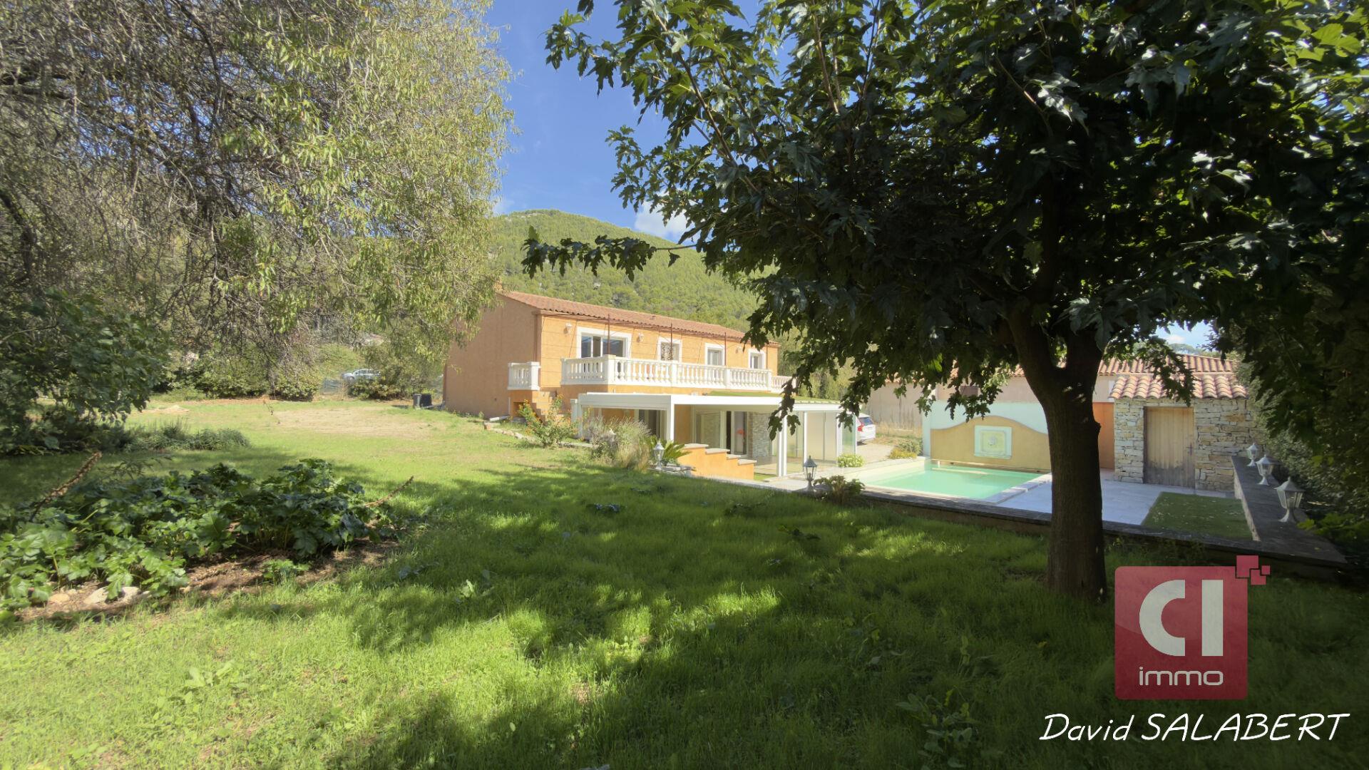 Maison à vendre, 163m², Cuges-les-Pins