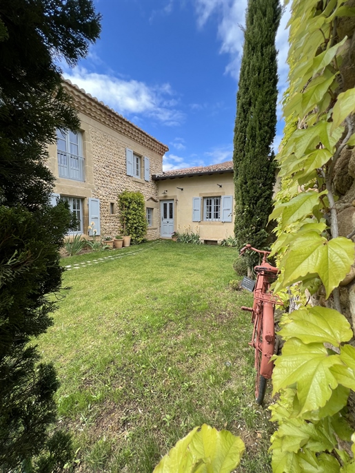 Listed character house - 4 bedrooms - 10 mn Tgv station