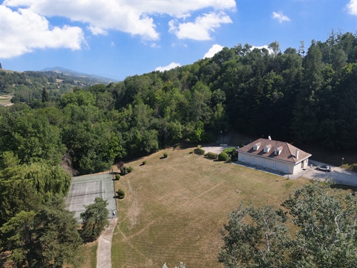 House style Ile de France - Vercors - View - 5 hectares - Horses