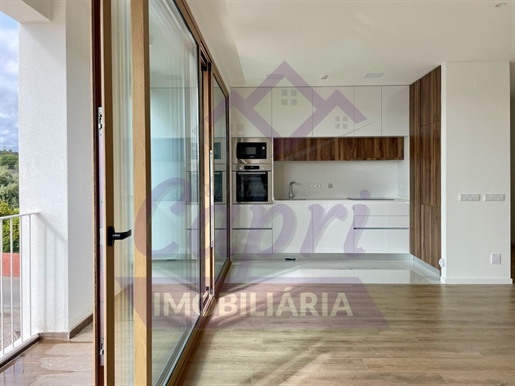 Nuevo apartamento de 2 habitaciones con estacionamiento en Moncarapacho - Olhão