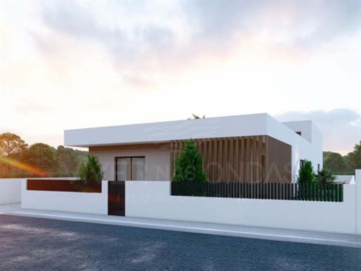 Single-Storey villa with swimming pool under construction, set in an excellent 510m2 plot.