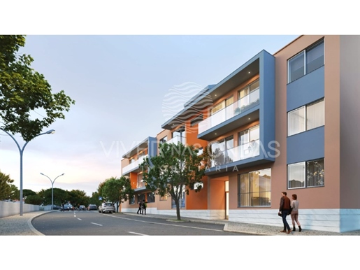 Nuevo apartamento de 3 dormitorios en Pêro Pinheiro, con balcón