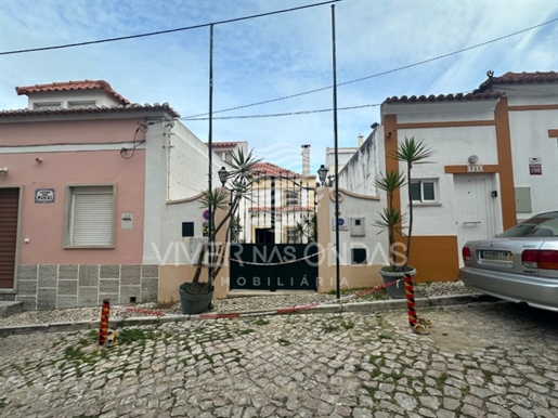 House with commercial space 2 Bedrooms Sale Almada