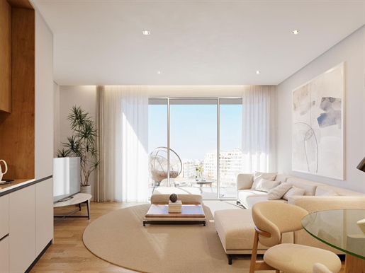 T2 Duplex apartment with balcony, 350 m from the urban beaches of Costa da Caparica