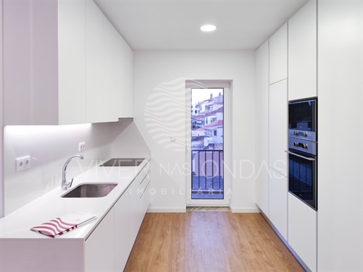 Apartamento T2 totalmente remodelado, com garagem, no centro do Porto.