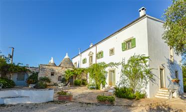 Elegante Villa mit Trulli und Lamia in der Nähe von Ostuni, Apulien
