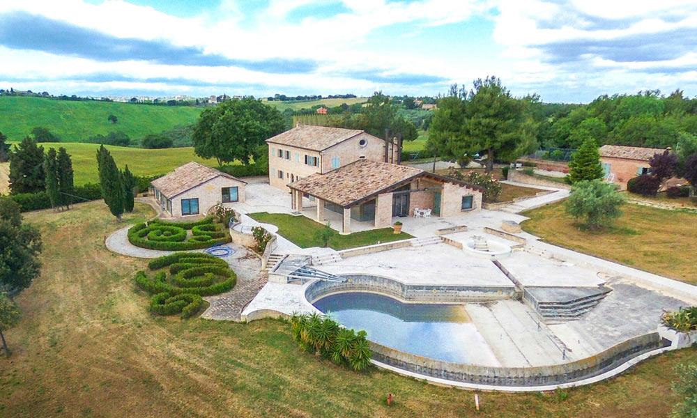 This majestic villa in central Marche, formerly a traditional farmhouse, offers style, quality, plen
