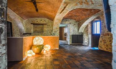 Una casa di fiabe a Monforte D'Alba, Piemonte
