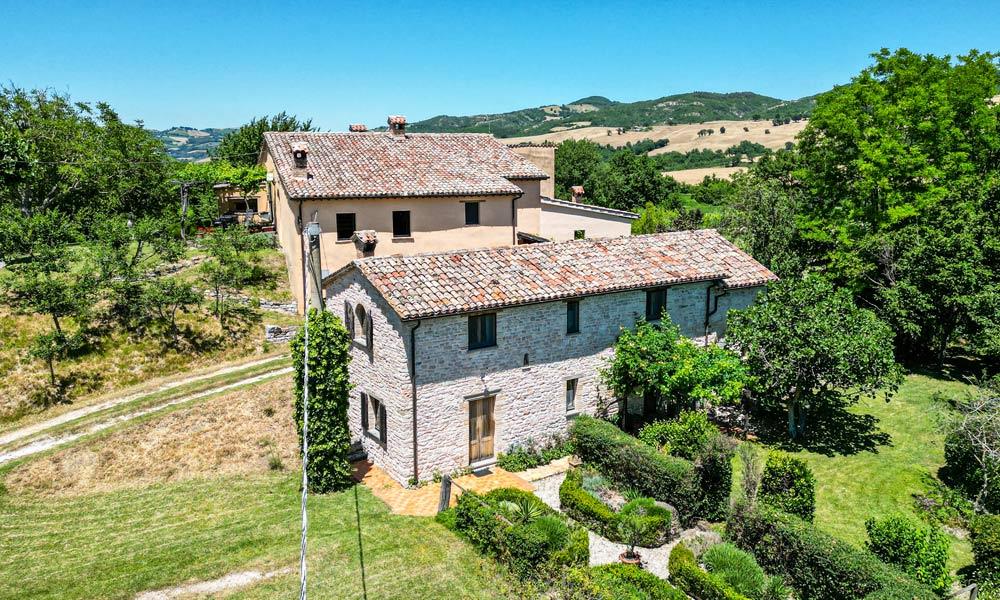 Dalla pieve rurale del XIII secolo alla casa privata, Cagli, Marche