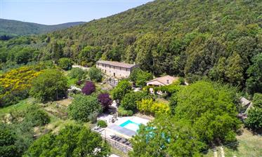 18Th Century Farmhouse in the Umbrian Countryside