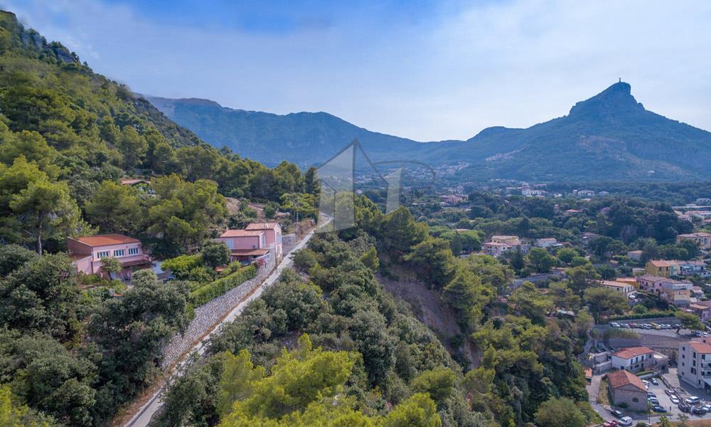 Exclusive Coastal Villa with Sea Views in Southern Italy