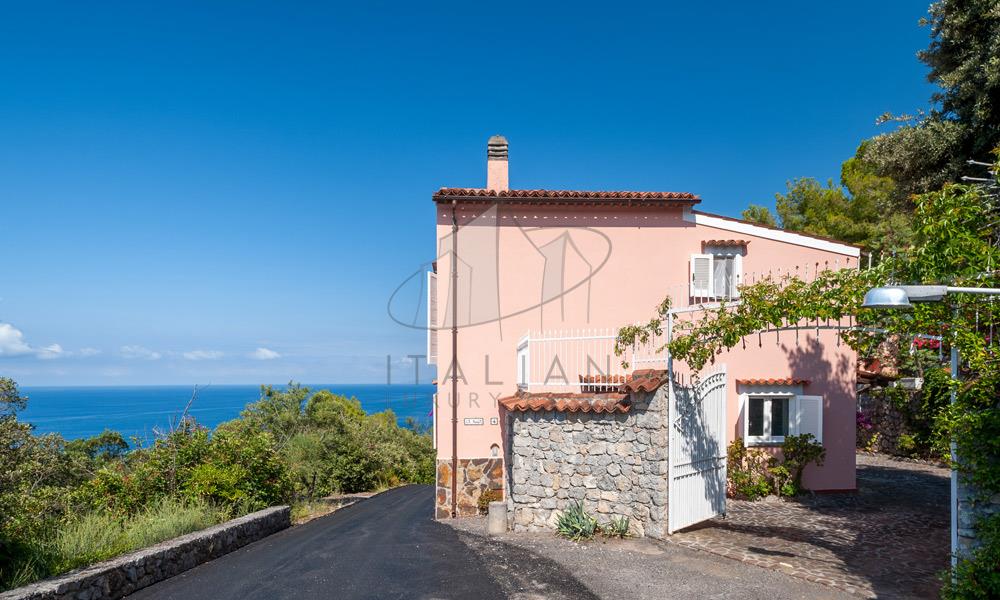 Exclusive Coastal Villa with Sea Views in Southern Italy