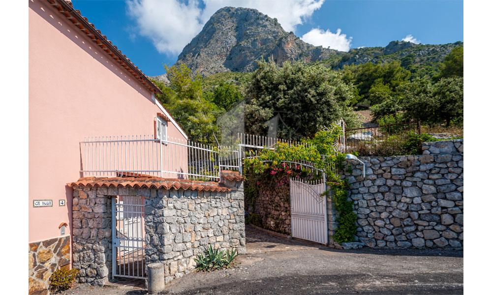 Exclusive Coastal Villa with Sea Views in Southern Italy