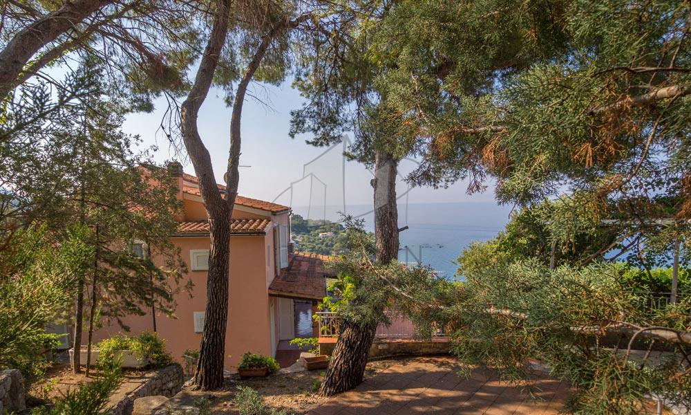 Exclusive Coastal Villa with Sea Views in Southern Italy