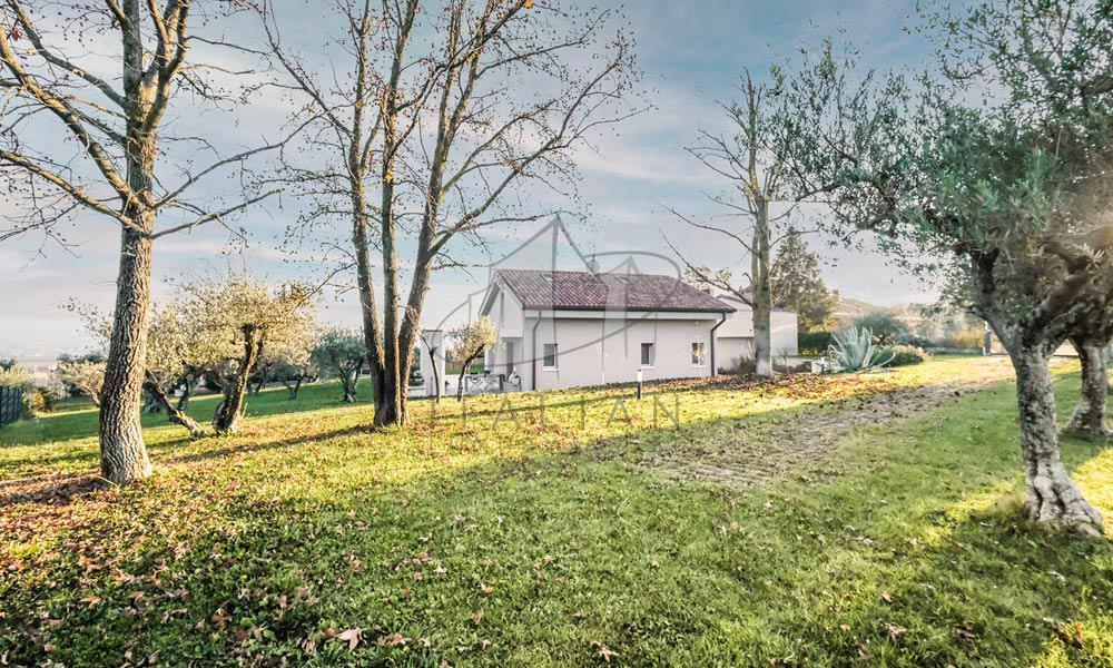 Luxury Modern Villa with Vineyard Views in Veneto, Italy