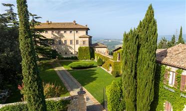 Outstanding Historical Residence From The 1600s, Umbria