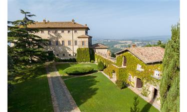 Outstanding Historical Residence From The 1600s, Umbria