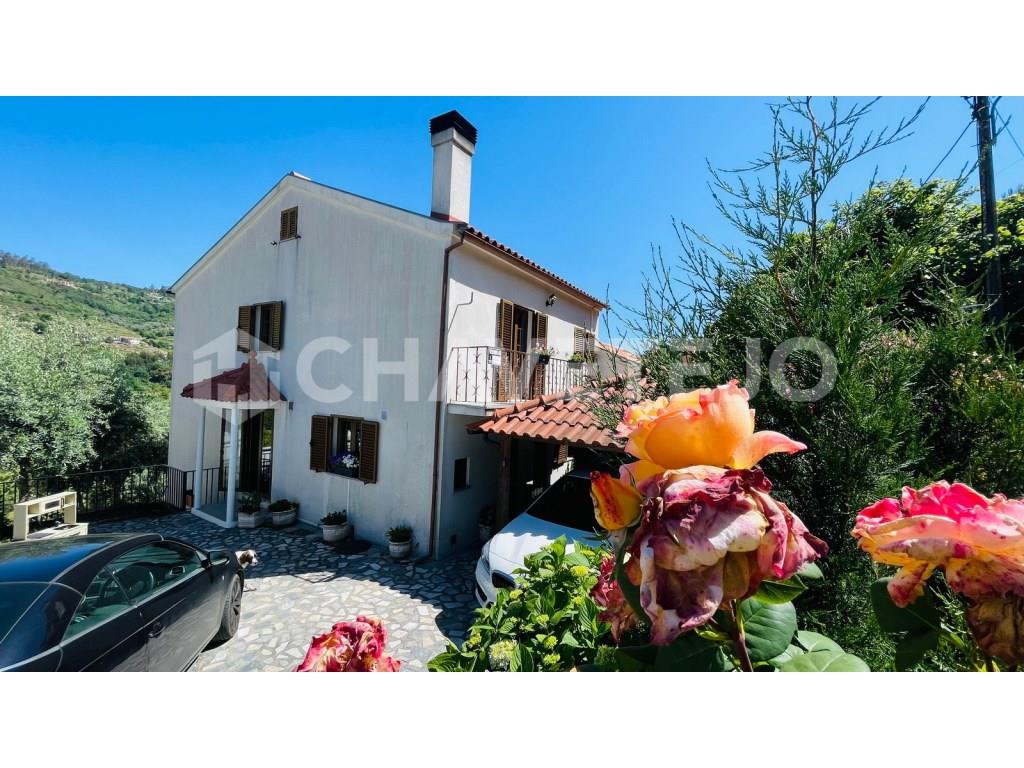 Finca con 1ha de terreno, casas de invitados y con unas vistas impresionantes