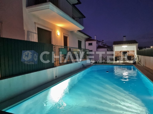 Stunning 4 Bedroom Villa with swimming pool for sale in Villa Nova De Barquinha central Portugal