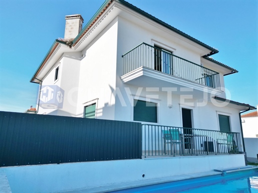 Stunning 4 Bedroom Villa with swimming pool for sale in Villa Nova De Barquinha central Portugal