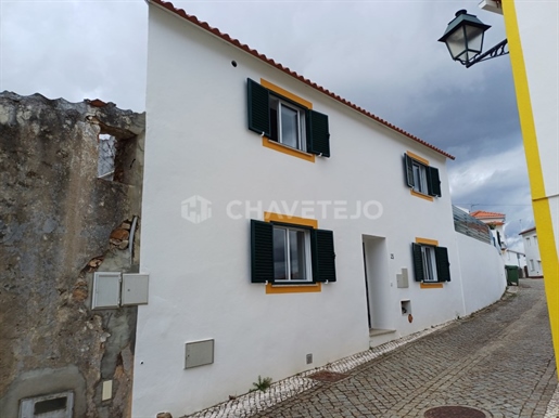 W pełni odnowiony wiejski dom z 3 sypialniami w starej części Vila de Rei