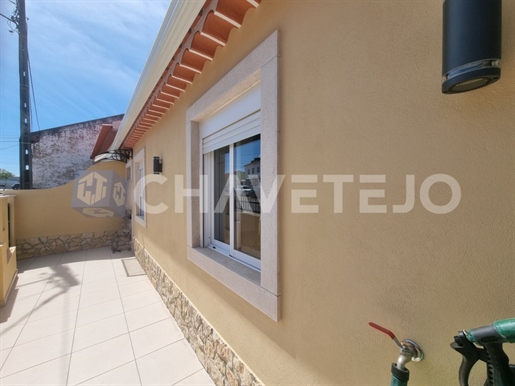 Charming 2-Bedroom terraced House Fully Renovated for sale in Santa Cita, central Portugal