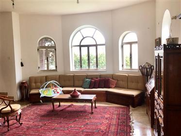 A Jerusalem-style corner house, special and authentic