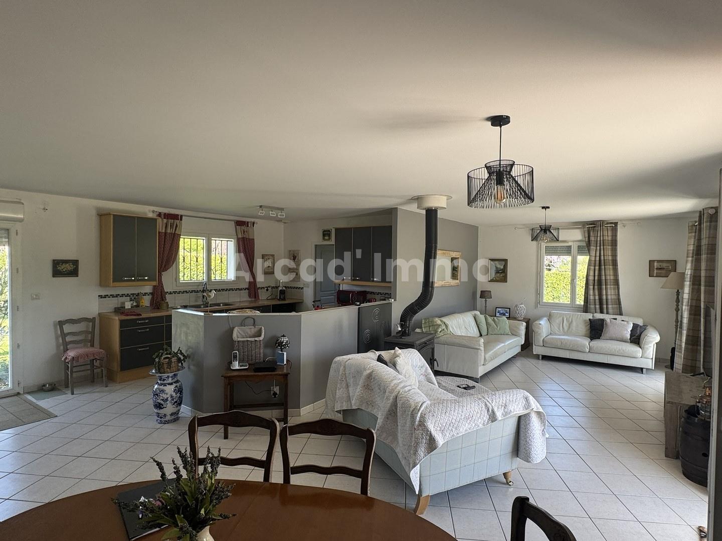 Spacious single-storey house with a lovely terrace, enclosed garden and garden shed.