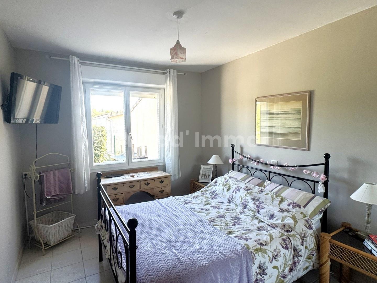 Spacious single-storey house with a lovely terrace, enclosed garden and garden shed.