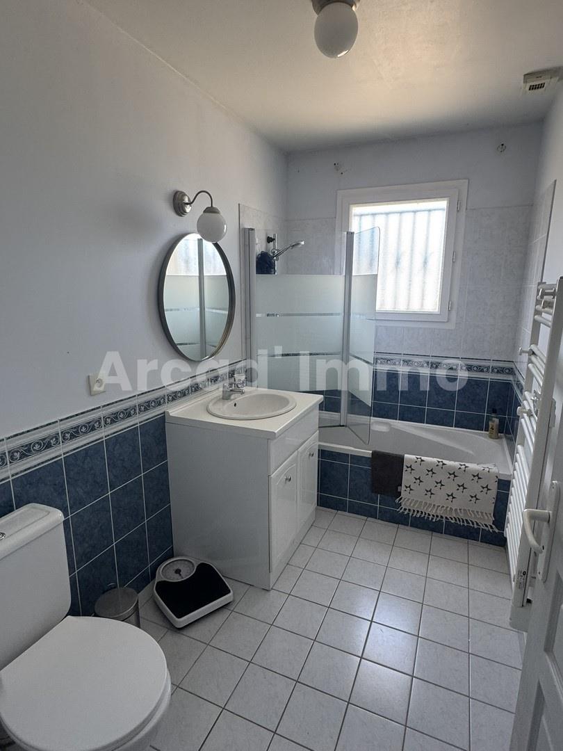 Spacious single-storey house with a lovely terrace, enclosed garden and garden shed.