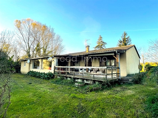 Maison Louée De 3 Chambres, Garage Attenant Sur Env. 2 000 M2.