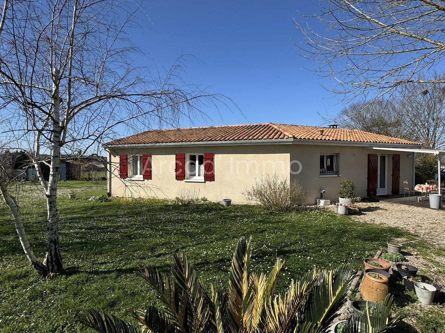 Beautiful modern house, 3 bedrooms, swimming pool on approx. 2,000 m2 of enclosed land.