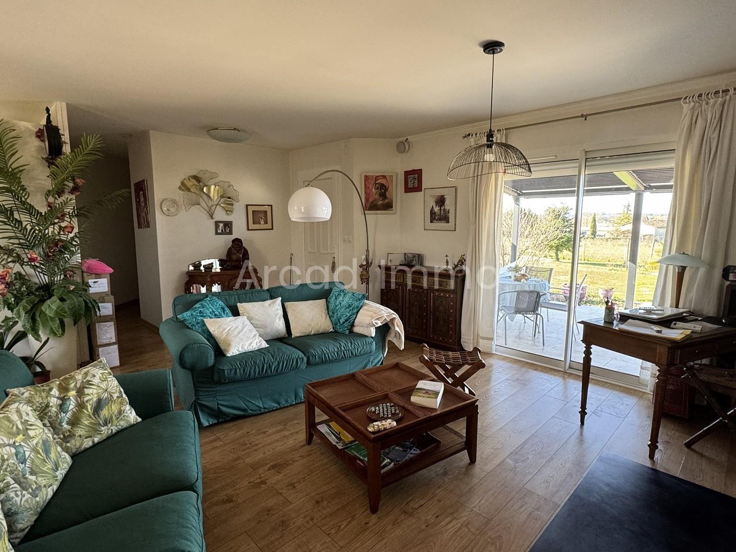 Beautiful modern house, 3 bedrooms, swimming pool on approx. 2,000 m2 of enclosed land.