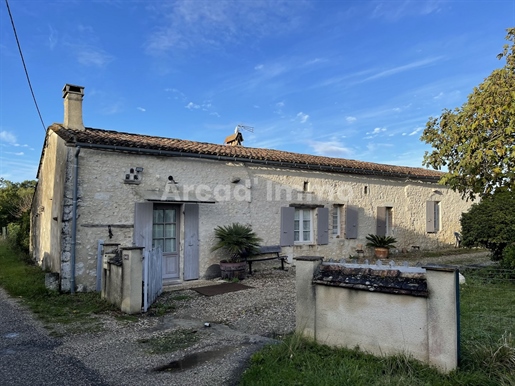 Stone property ‘Longère’, on one level, 130 m2, 3 bedrooms, 2 bathrooms/WC, garage, enclosed grounds