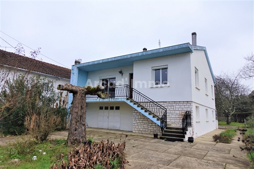 House on basement with garage and studio, garden, close to amenities.
