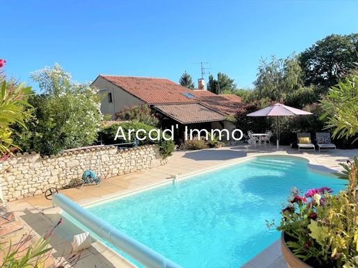 Spacious modern house with swimming pool, carport and chalet on approx. 3000 m2 of enclosed land.