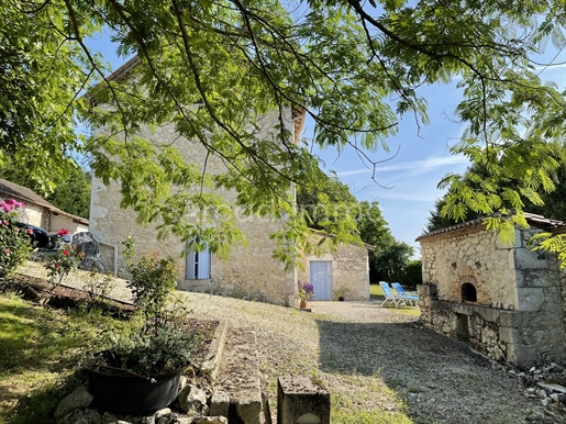 Stone property with outbuildings set in approx. 4,000 m2 of land.
