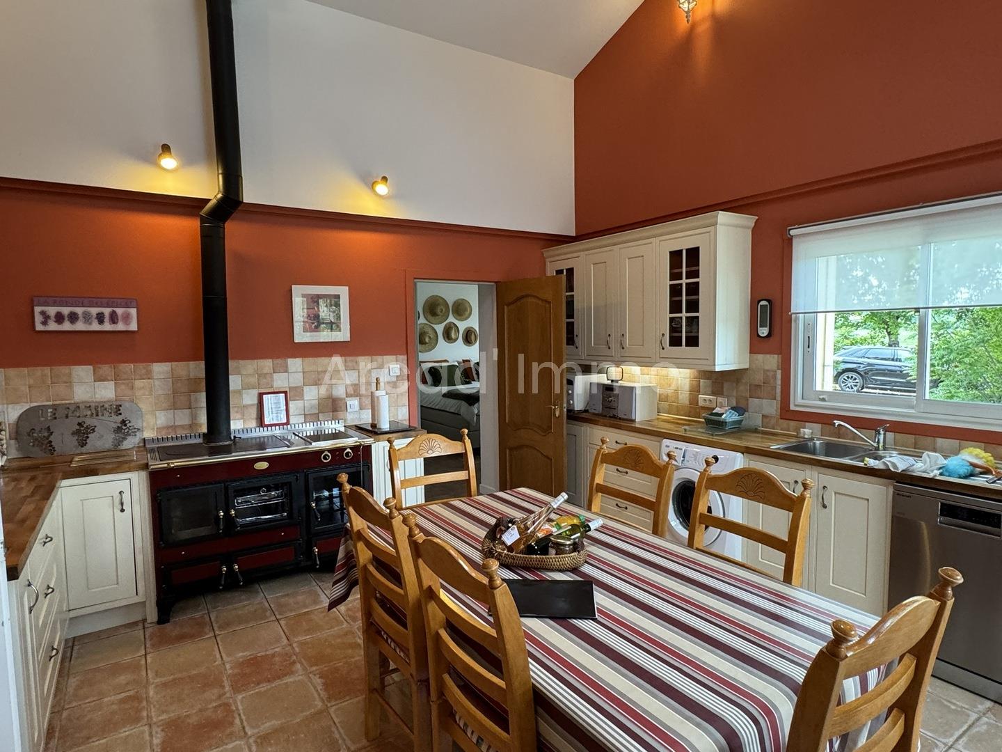 Spacious country house, 3 bedrooms, heated pool, garage and carport.