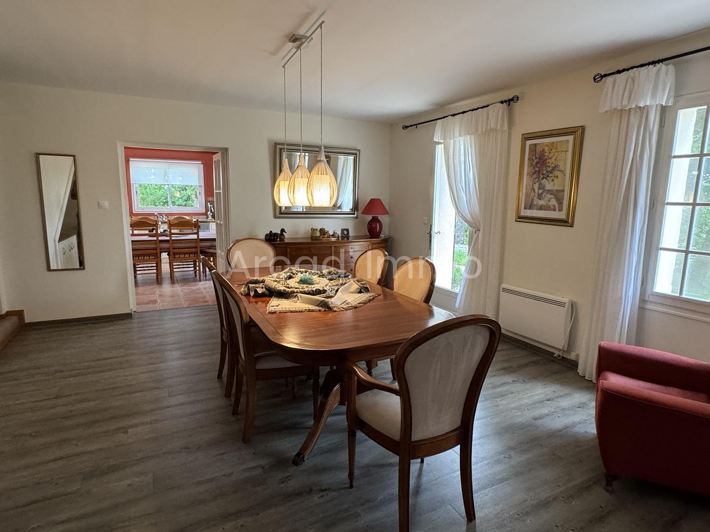 Spacious country house, 3 bedrooms, heated pool, garage and carport.
