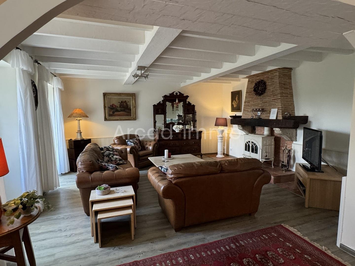 Spacious country house, 3 bedrooms, heated pool, garage and carport.
