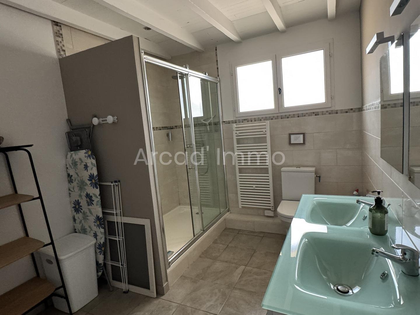 Spacious country house, 3 bedrooms, heated pool, garage and carport.
